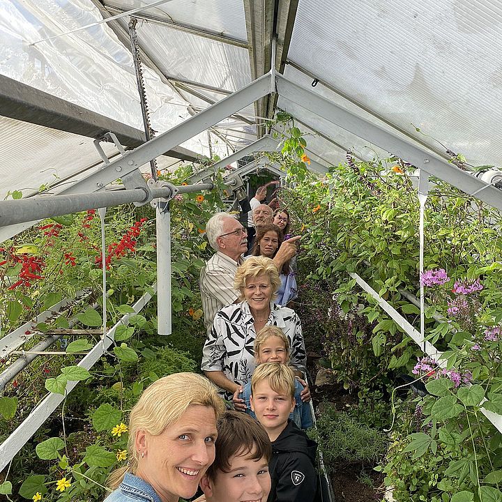 Die FREIEN WÄHLER Schwabach im Schmetterlingshaus der Gärtnerei Schwarz (Foto: Gentner)